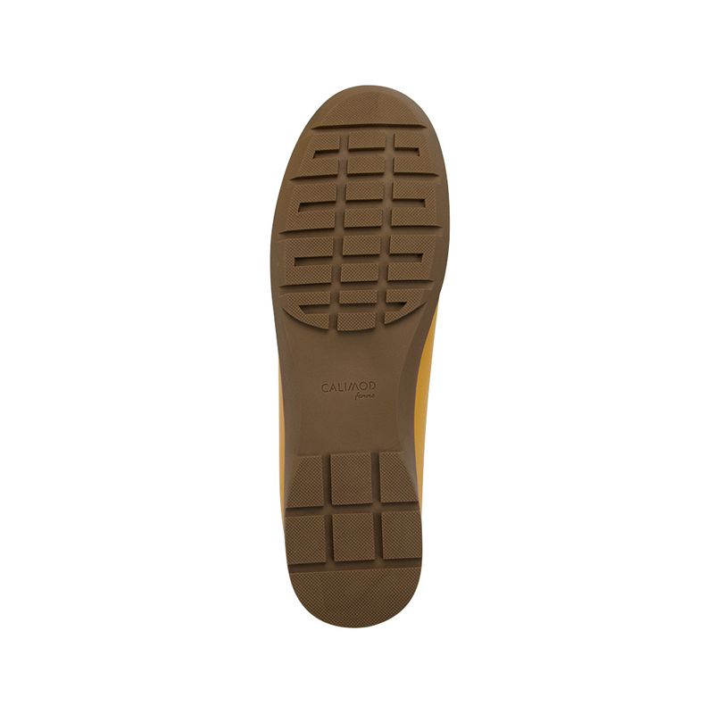 Mocasin-casual-de-cuero-y-plantilla-confort-color-mostaza