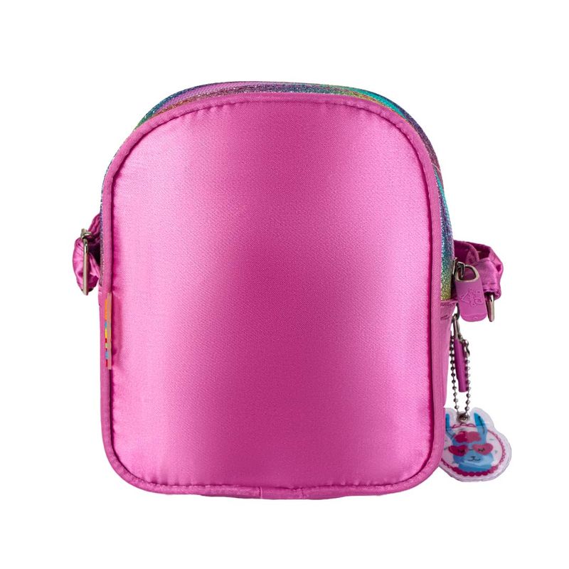 Cartera-para-un-look-de-tendencia-color-fucsia