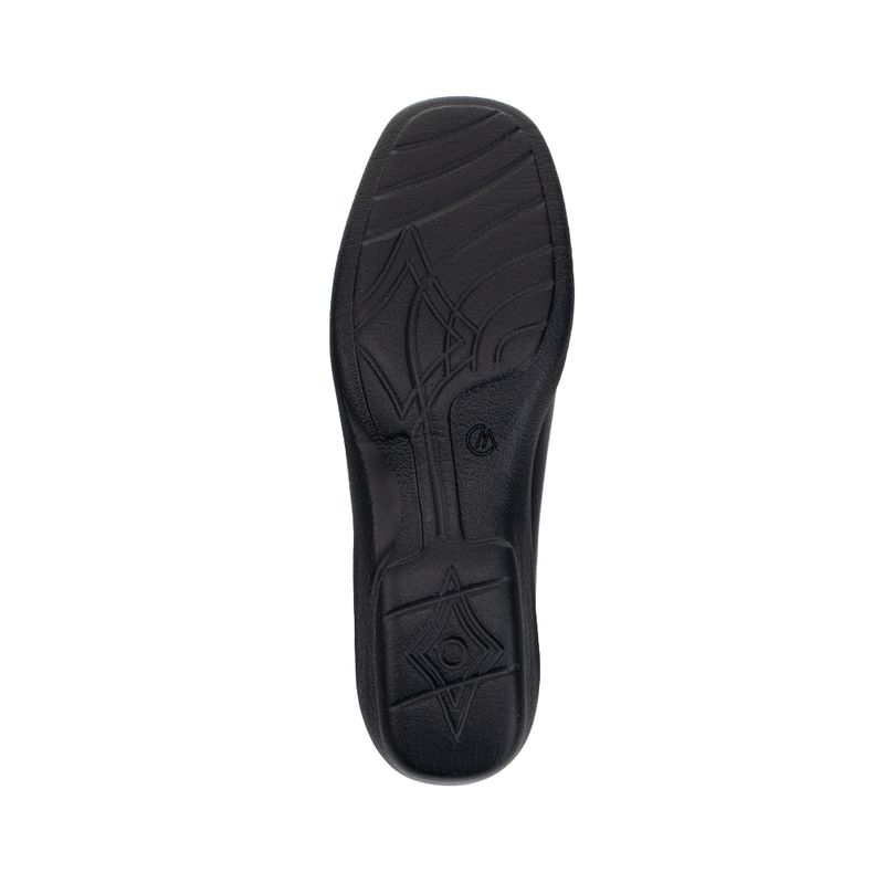 Mocasin-casual-con-detallles-en-cuero-charol-color-negro