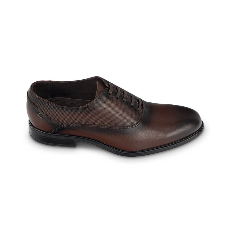 Zapato-de-vestir-de-cuero-con-planta-de-caucho-color-marron