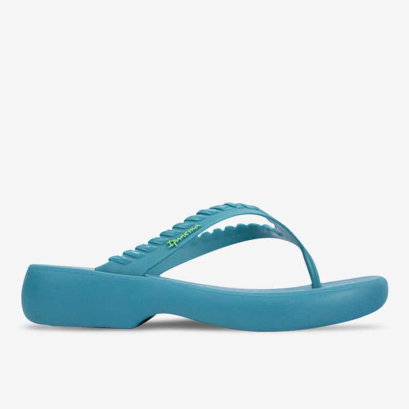 Sandalia-flip-flop-de-verano-con-plataforma-color-verde-cobalto