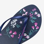 Sandalia-flip-flop-con-diseno-floral-color-azul