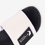 Sandalia-slider-con-velcro-en-la-banda-color-negro-blanco