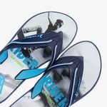 Sandalia-flip-flop-con-diseno-juvenil-en-la-planta-color-azul-azul