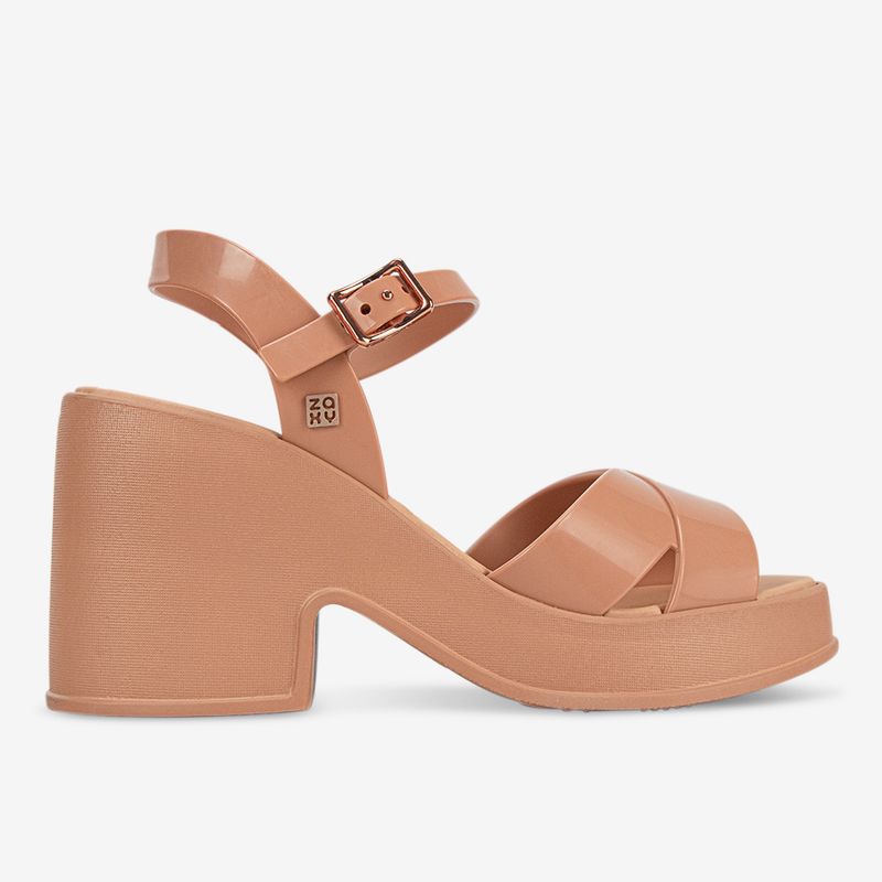 Sandalia-de-verano-con-plataforma-color-camel