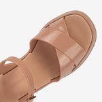 Sandalia-de-verano-con-plataforma-color-camel