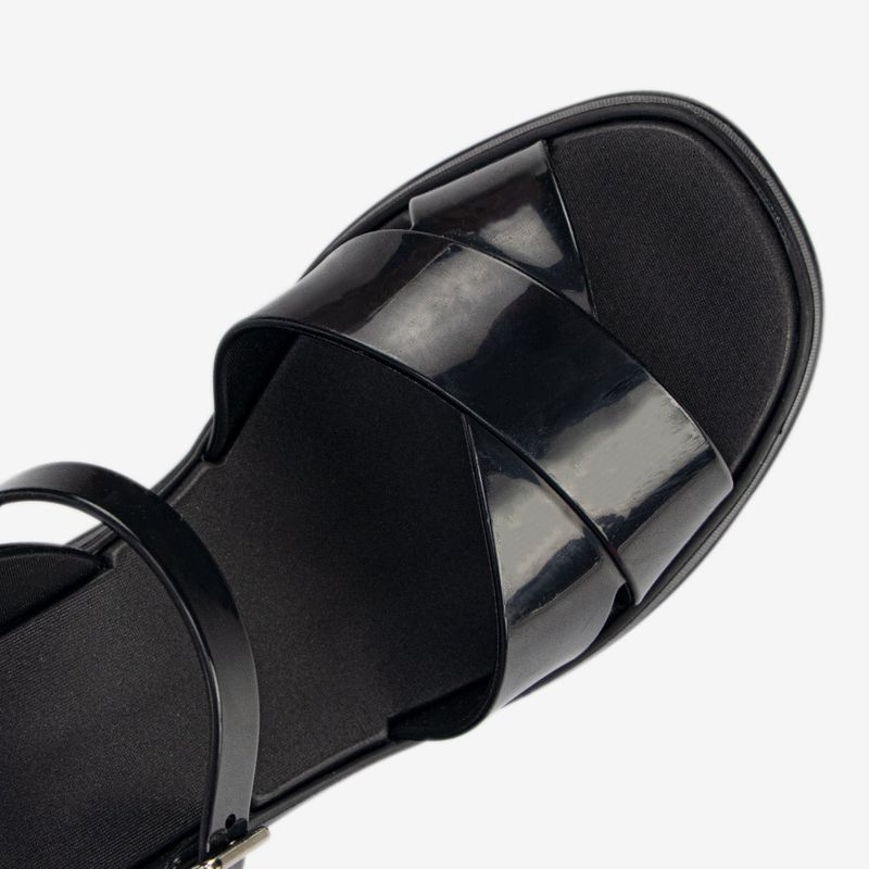 Sandalia-de-verano-con-plataforma-color-negro