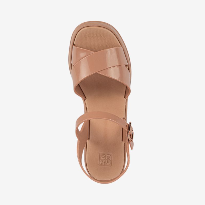 Sandalia-de-verano-con-plataforma-color-camel