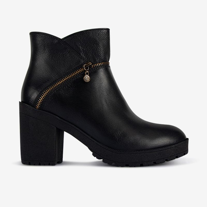 Botin-casual-de-cuero-con-taco-cuadrado-color-negro