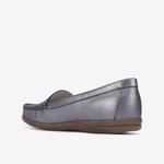 Mocasin-de-cuero-con-plantilla-memory-foam-color-azul-plata