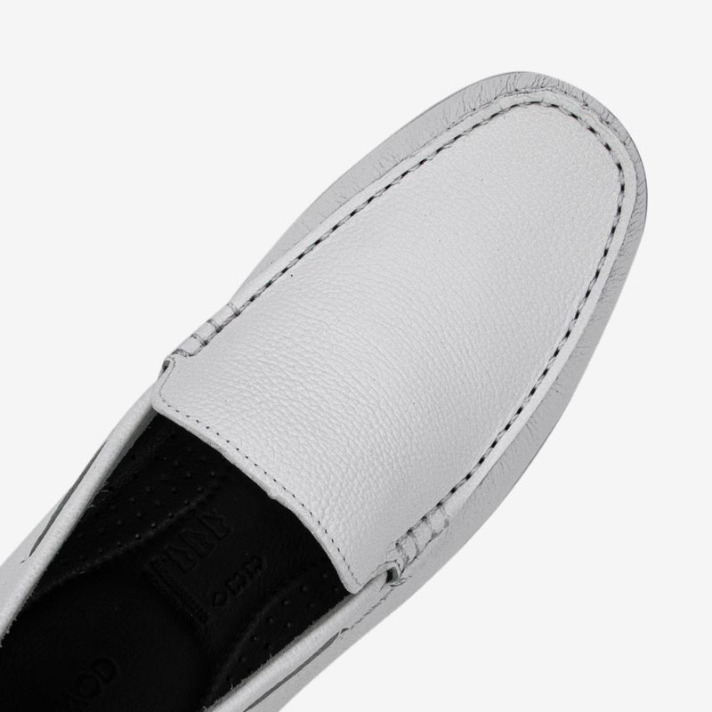 Zapato-mocasin-de-cuero-con-planta-flexible-color-blanco