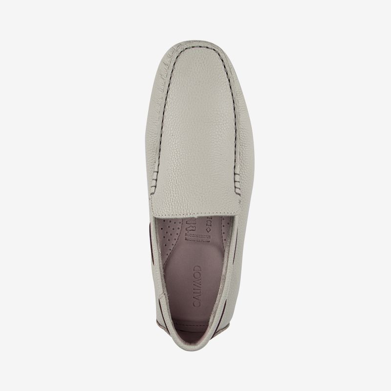 Zapato-mocasin-de-cuero-con-planta-flexible-color-beige