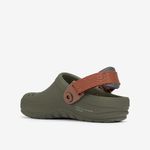 Sandalia-clogs-con-dinosaurio-en-alto-relieve-color-verde