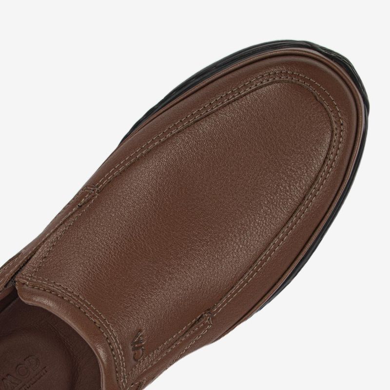 Zapato-casual-ultraligera-de-cuero-color-tan