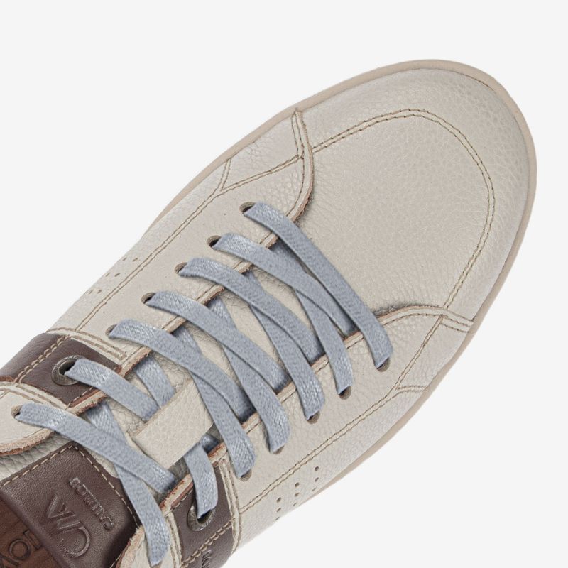 Zapatilla-urbana-de-cuero-con-pasadores-color-beige