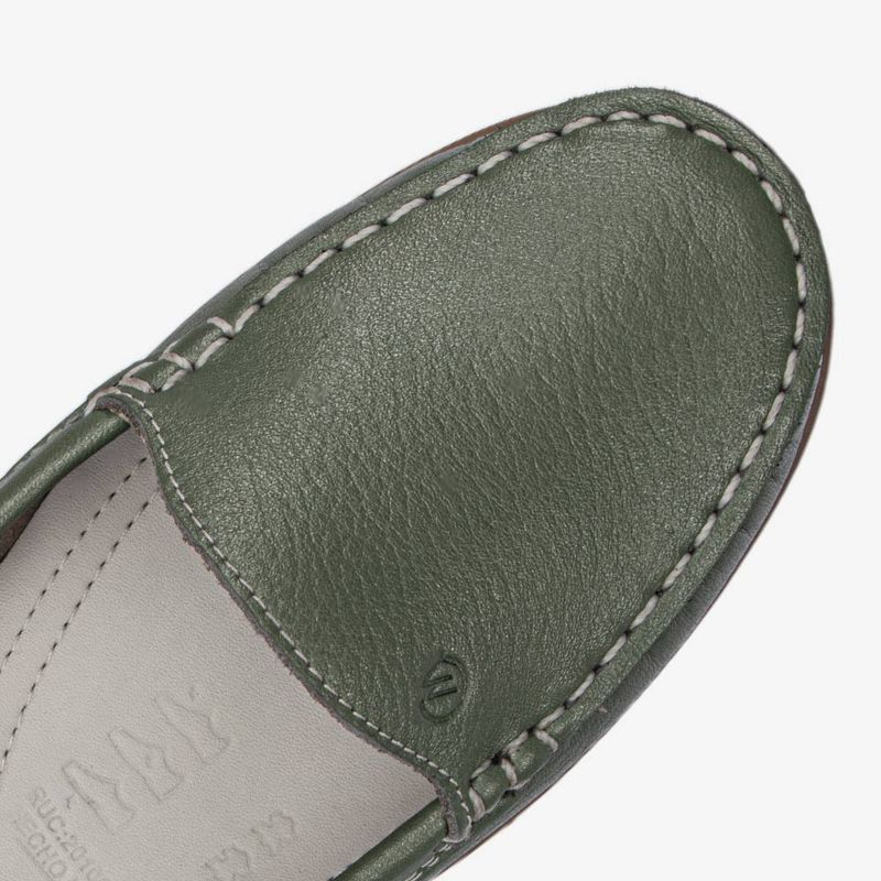 Mocasin-casual-con-plantilla-memory-foam-color-musgo-nacar