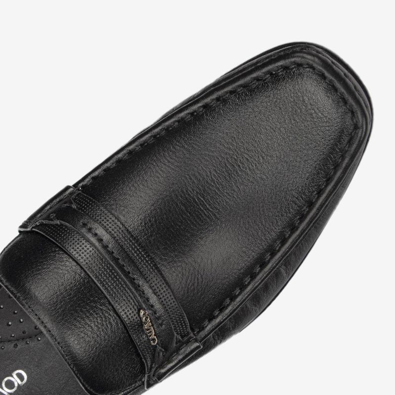 Mocasin-de-vestir-con-finos-acabados-color-negro