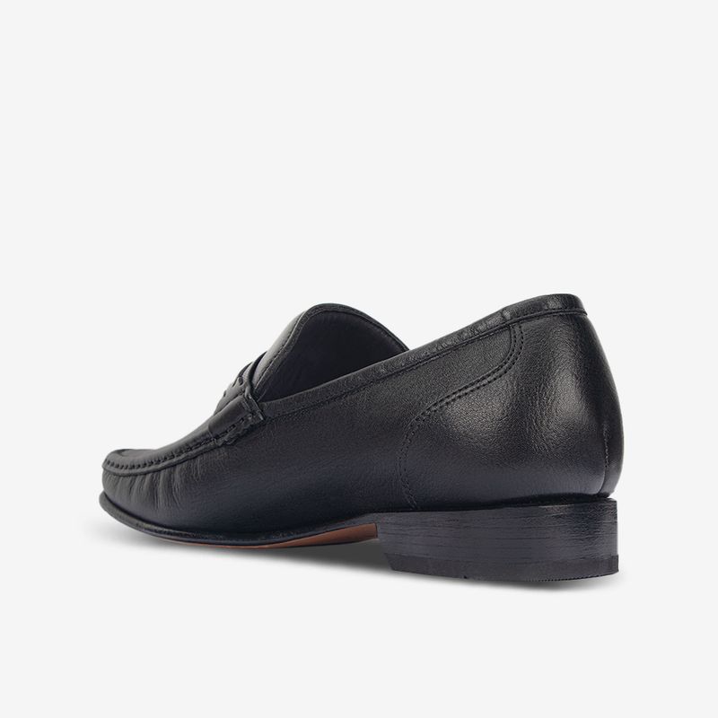 Mocasin-de-vestir-con-finos-acabados-color-negro