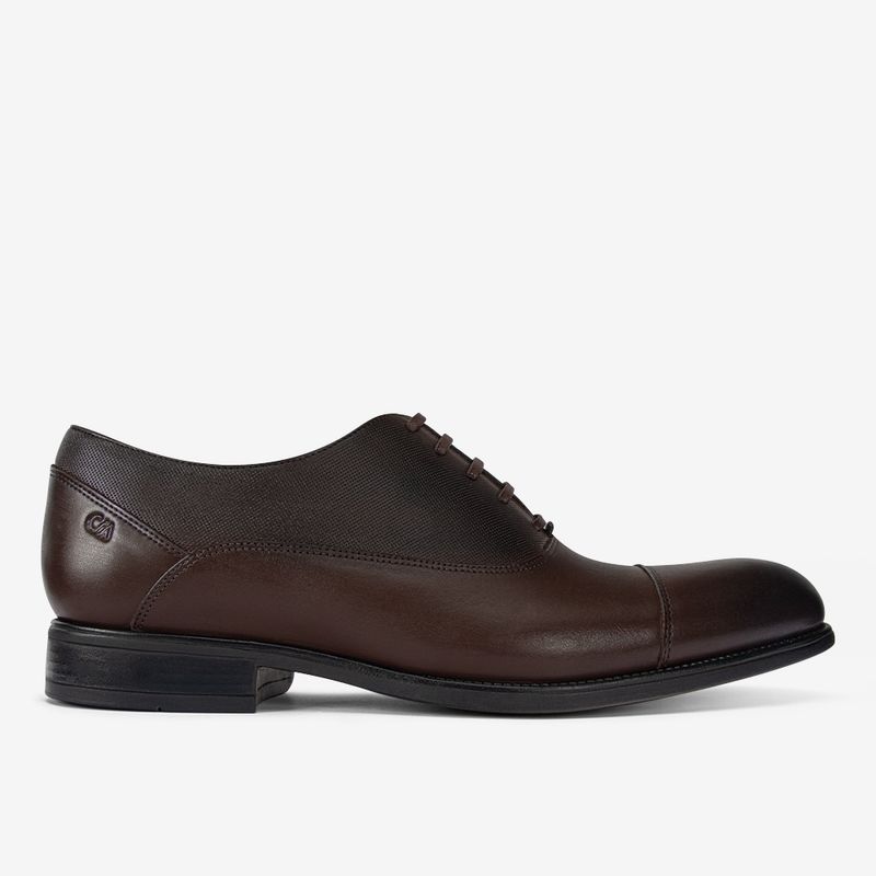 Zapato-de-vestir-de-cuero-con-planta-de-caucho-color-marron