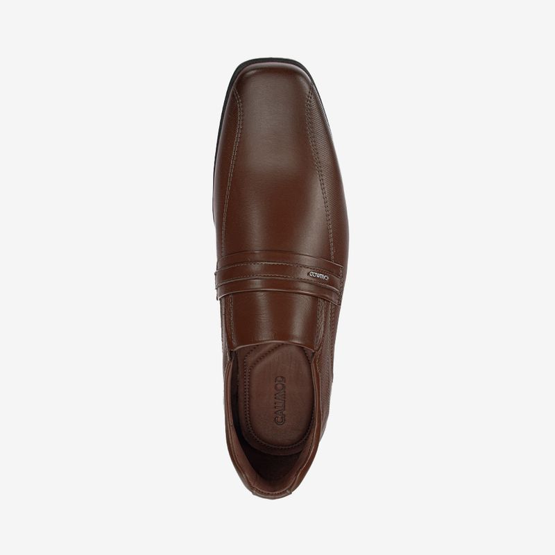 Zapato-de-vestir-con-grabados-en-el-cuero-color-cognac