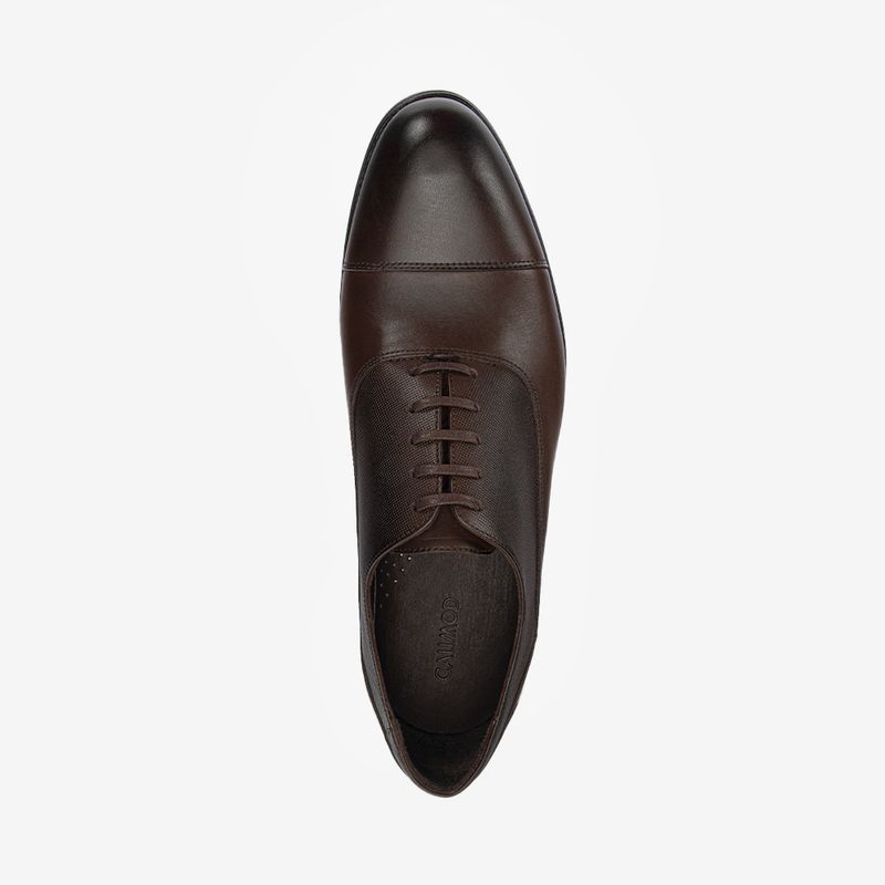 Zapato-de-vestir-de-cuero-con-planta-de-caucho-color-marron