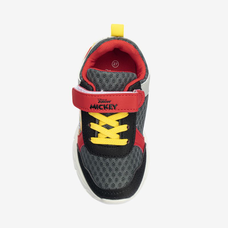 Zapatilla-para-nino-con-luces-en-la-planta-color-negro