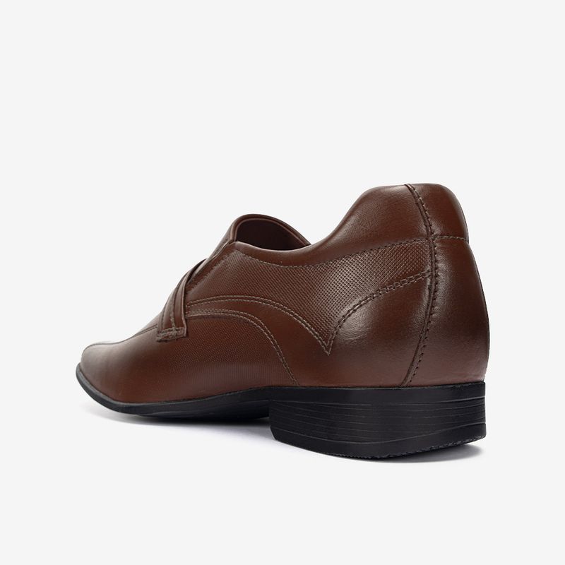 Zapato-de-vestir-con-grabados-en-el-cuero-color-cognac