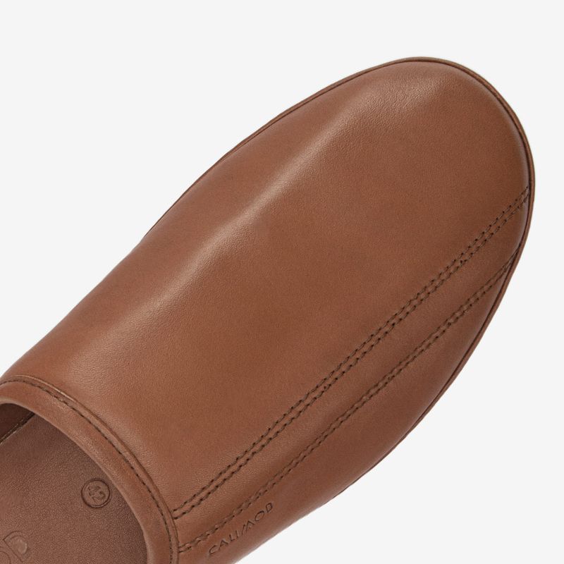 Pantufla-casual-de-suave-plantilla-color-cognac