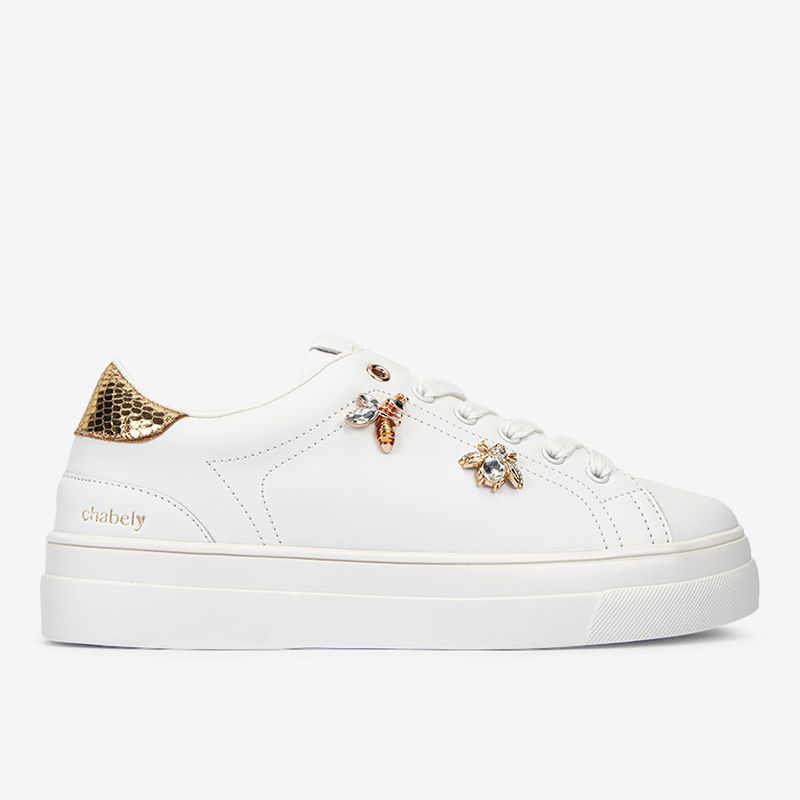 Zapatilla-casual-con-charms-y-detalles-dorados-color-blanco-oro