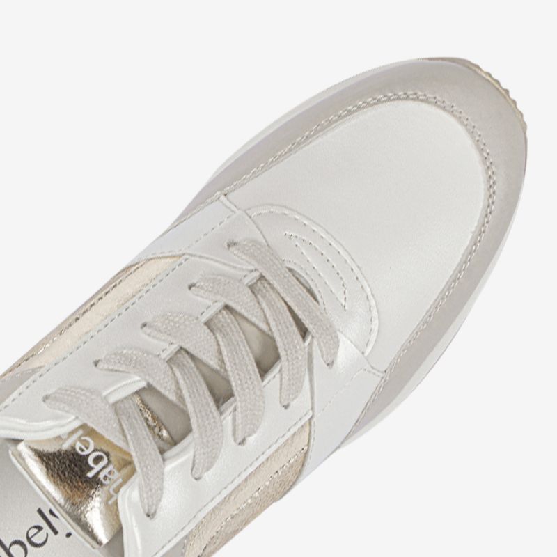 Zapatilla-casual-con-taco-cuna-color-blanco-oro