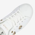 Zapatilla-casual-con-charms-y-detalles-dorados-color-blanco-oro