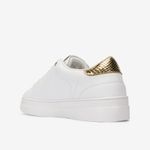 Zapatilla-casual-con-charms-y-detalles-dorados-color-blanco-oro