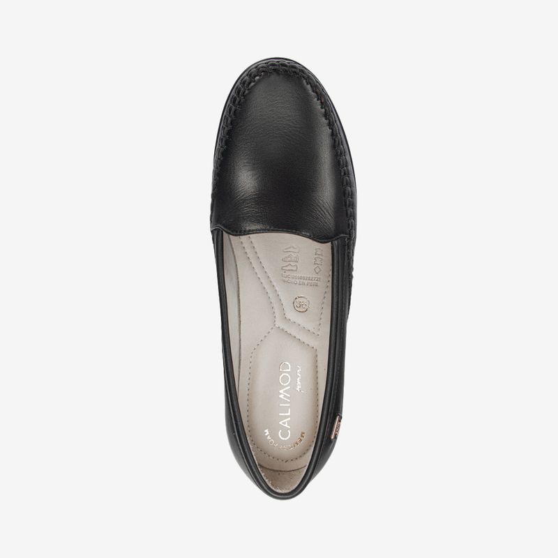 Mocasin-casual-de-cuero-con-taco-cuna-color-negro