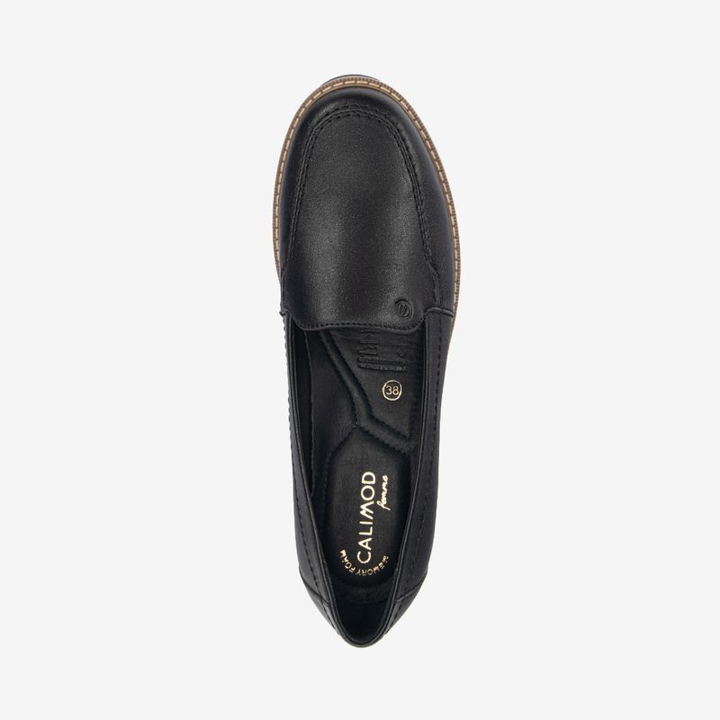 Mocasin-casual-en-cuero-nacarado-color-negro