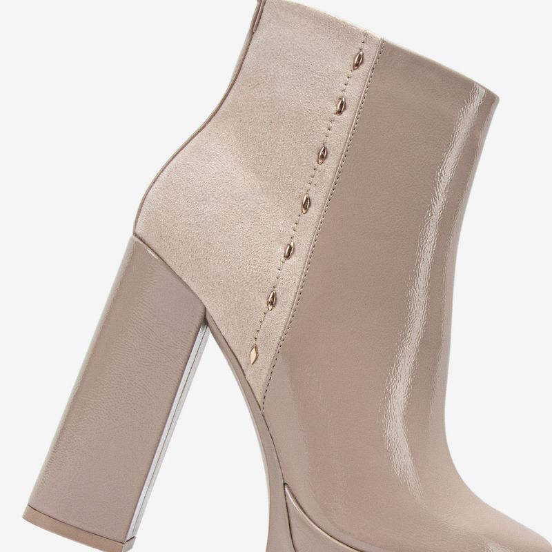 Botin-casual-acharolado-con-plataforma-color-beige