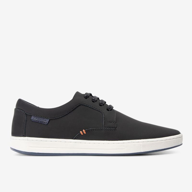 Zapatilla-urbana-de-cuero-mate-color-negro