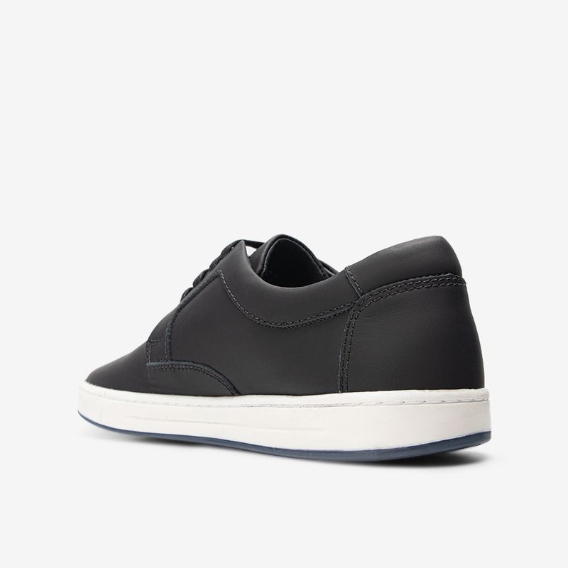 Zapatilla-urbana-de-cuero-mate-color-negro