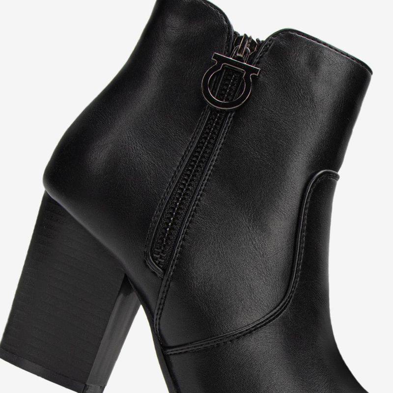 Botin-casual-de-pu-con-taco-cuadrado-color-negro