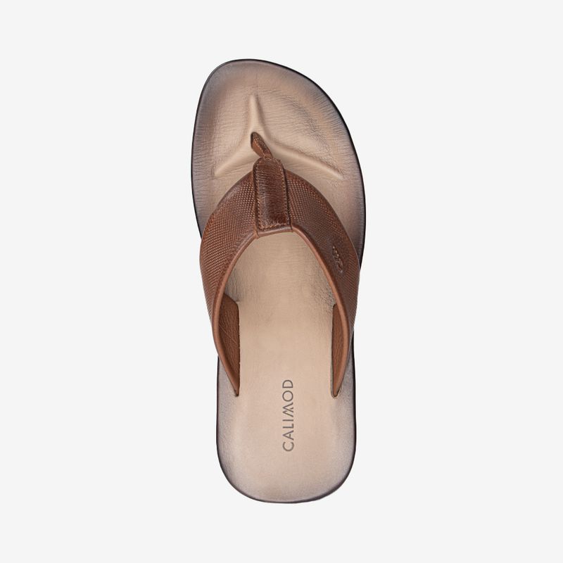 Sandalia-casual-de-planta-liviana-color-cognac