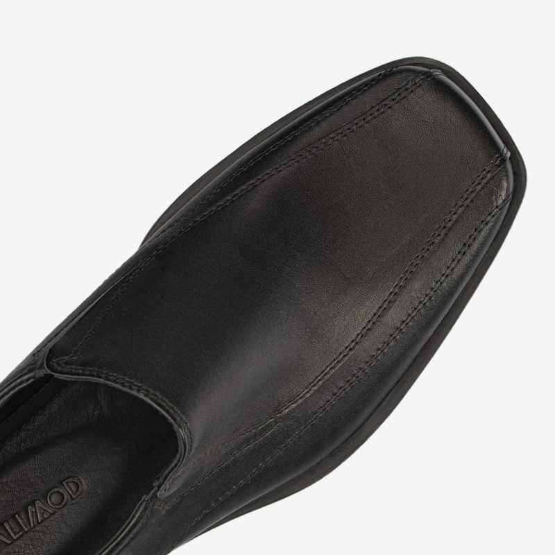 Zapato-escolar-de-cuero-con-planta-de-caucho-color-negro