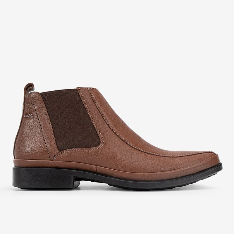 Botin-de-vestir-clasico-de-horma-estilizada-color-cognac