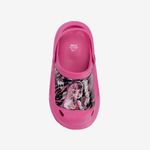 Clogs-para-nina-con-parche-de-personaje-color-fucsia