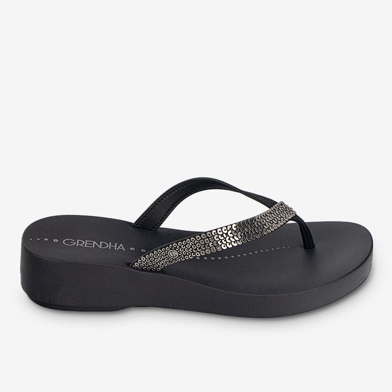 Sandalia-flip-flop-con-plataforma-color-negro-plata