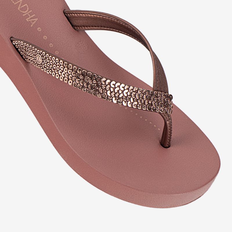 Sandalia-flip-flop-con-plataforma-color-nude