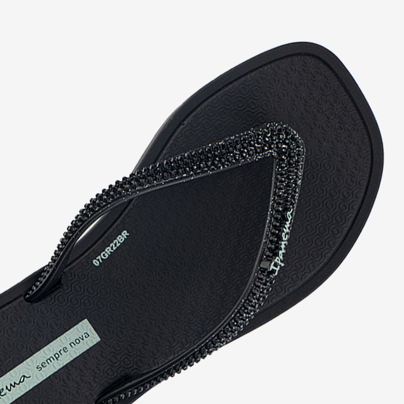 Sandalia-flip-flop-con-detalles-en-las-tiras-color-negro