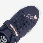 Zapatilla-urbana-con-un-look-moderno-color-navy