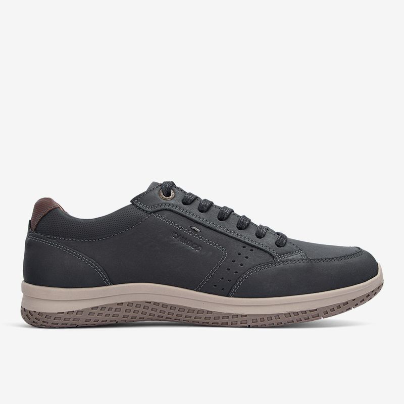 Zapatilla-de-cuero-con-planta-de-caucho-color-negro