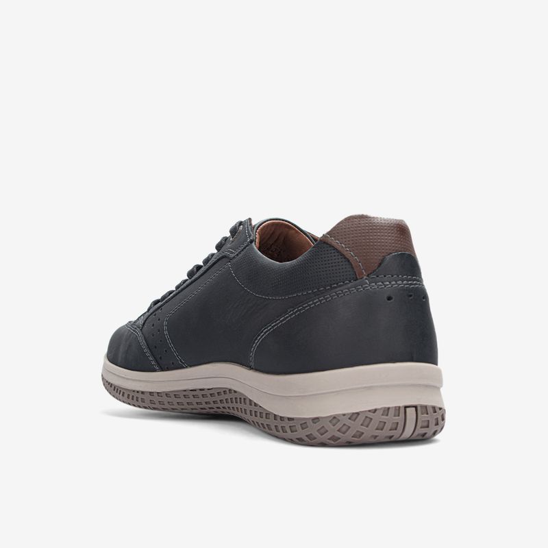 Zapatilla-de-cuero-con-planta-de-caucho-color-negro