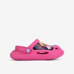 Sandalia-clogs-con-rubber-de-personajes-color-fucsia