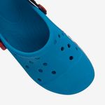 Sandalia-Clogs-con-planta-anatomica-para-nino-color-azul